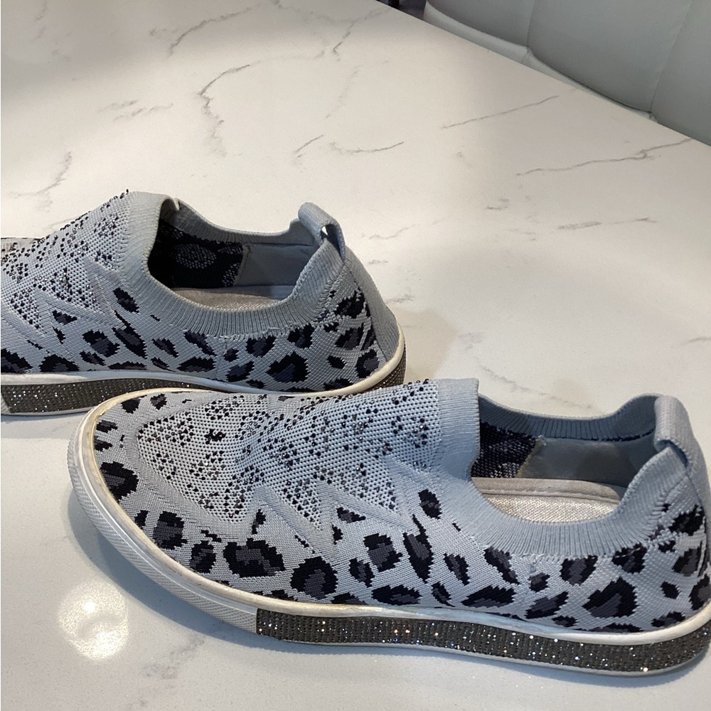 Bernie Mev slip on sneaker sparkly leopard light lavender & black. Size 39/8.5